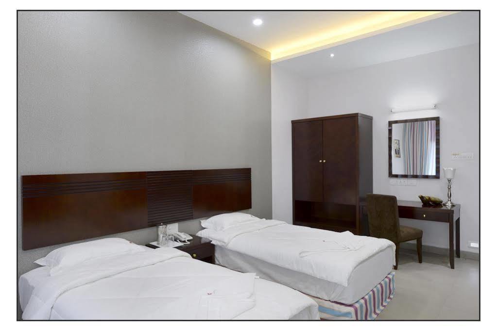 Oyo 710 Hotel Kshitij Pune Exterior foto